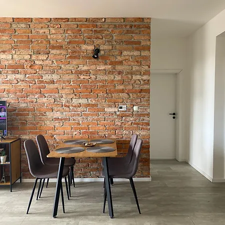 Concordia - Private Parking And Balcony Apartment