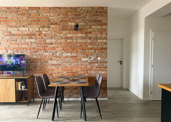 Concordia - Private Parking And Balcony Apartment